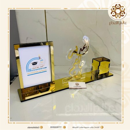 قاعدة مكتب شفاف واكرلك